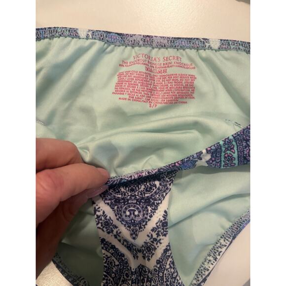 Victoria's Secret Knockout Paisley Bikini 32D Top / small bottoms - Picture 2 of 5